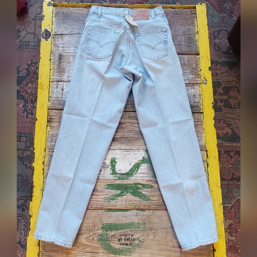 1990s Red Tab High Waisted Levis 560 Mom Jeans
